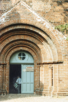 Vorschaubild Kloster Arendsee, Kirche, Westportal (Foto 1990)